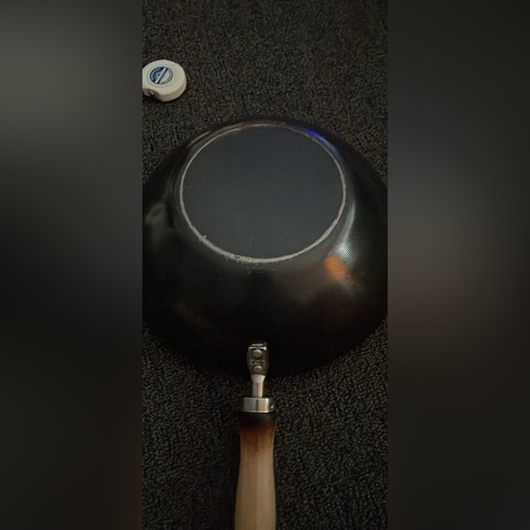 Classic cooking wok.. some wear and tear on handle, but overalll great condition - Picture 5 of 8
